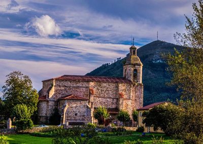 La Oficina de Turismo de Colindres pone en marcha tres rutas guiadas por el municipio