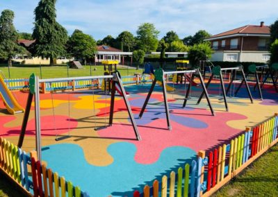 Colindres reforma el parque infantil de la Plaza José Hierro